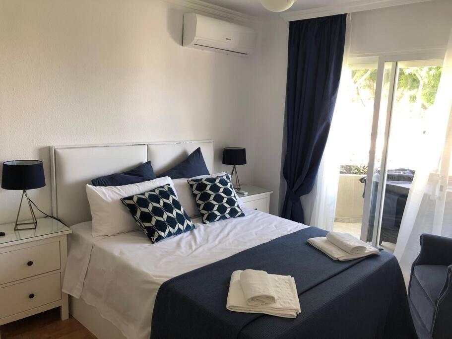 Apartamento Torremolinos 5 Personas + Parking + Piscina Todo El Ano Kültér fotó