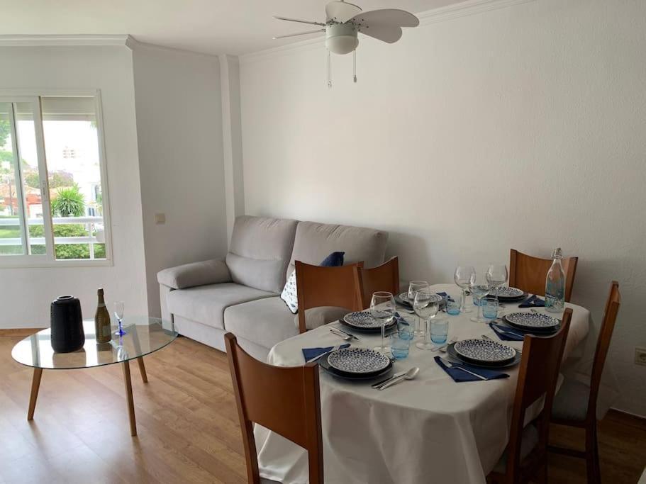 Apartamento Torremolinos 5 Personas + Parking + Piscina Todo El Ano Kültér fotó