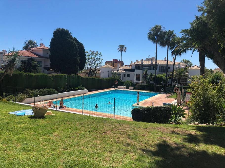 Apartamento Torremolinos 5 Personas + Parking + Piscina Todo El Ano Kültér fotó