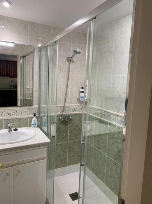 Apartamento Torremolinos 5 Personas + Parking + Piscina Todo El Ano Kültér fotó