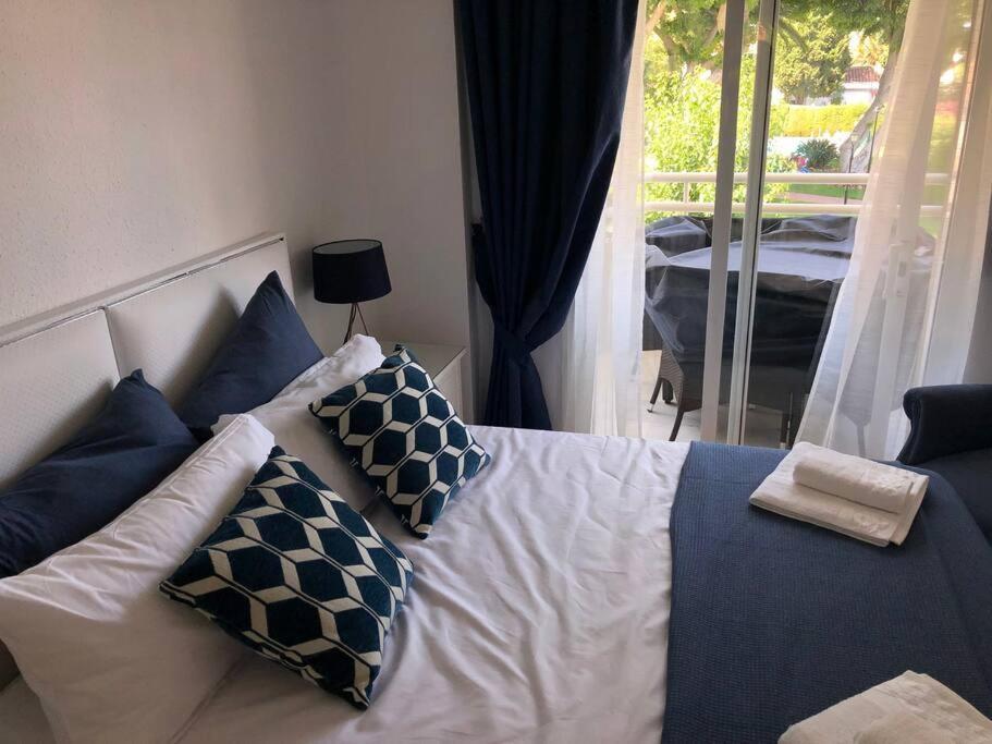 Apartamento Torremolinos 5 Personas + Parking + Piscina Todo El Ano Kültér fotó
